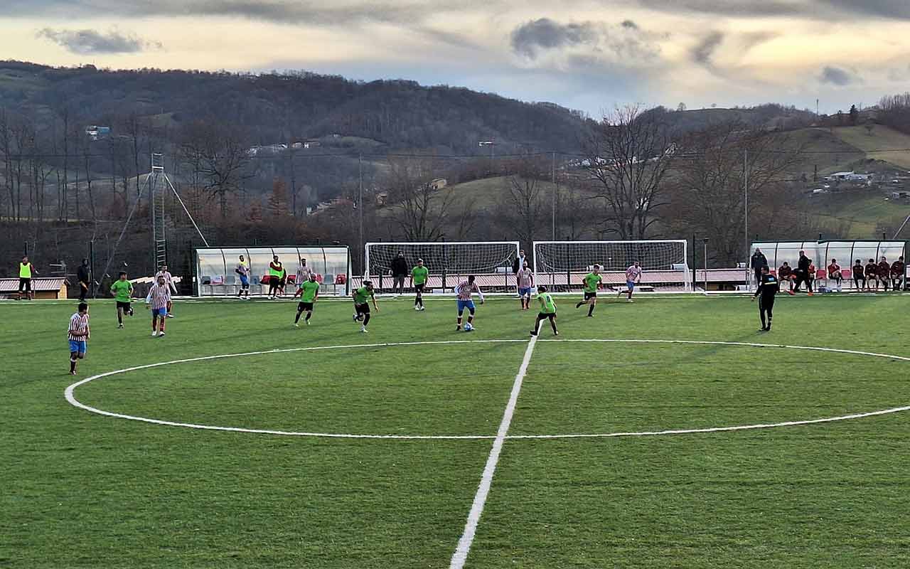 Calcio, l’SSD Amatrice vince 1-0 contro l’Atletico Cantalice: al debutto i giovani tifosi organizzati